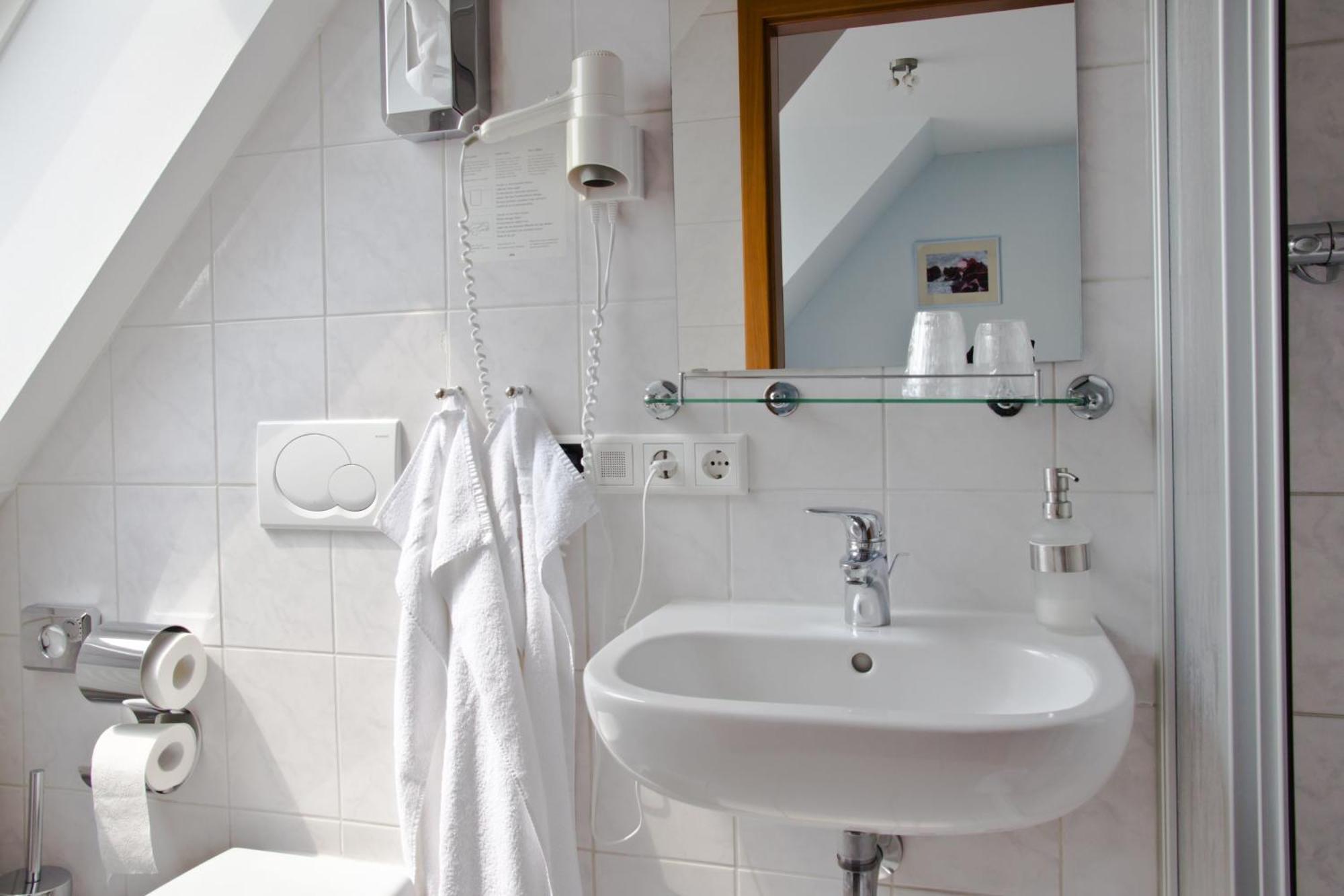 Gaestehaus Zur Kurve Цирндорф Номер фото