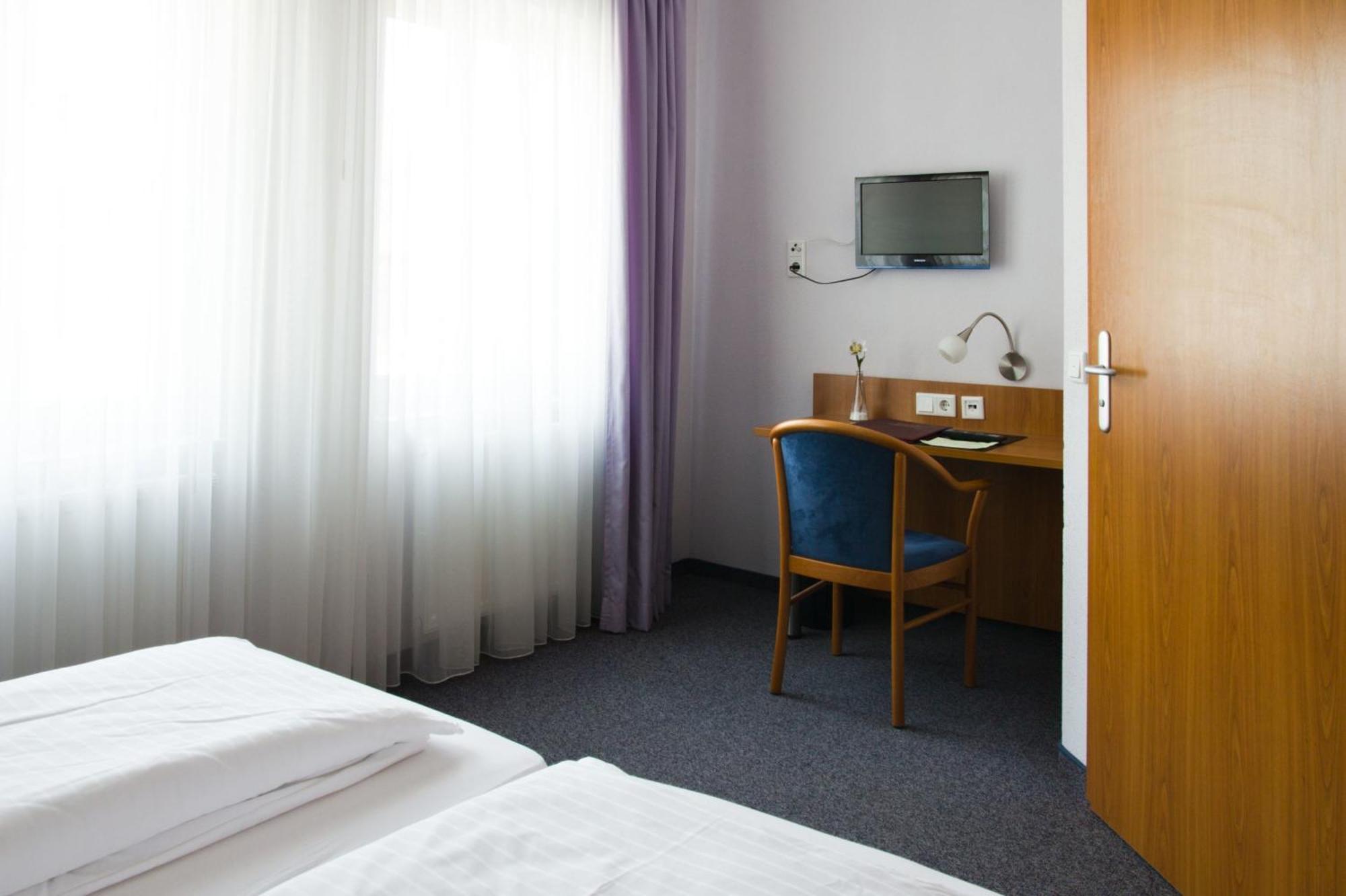 Gaestehaus Zur Kurve Цирндорф Номер фото