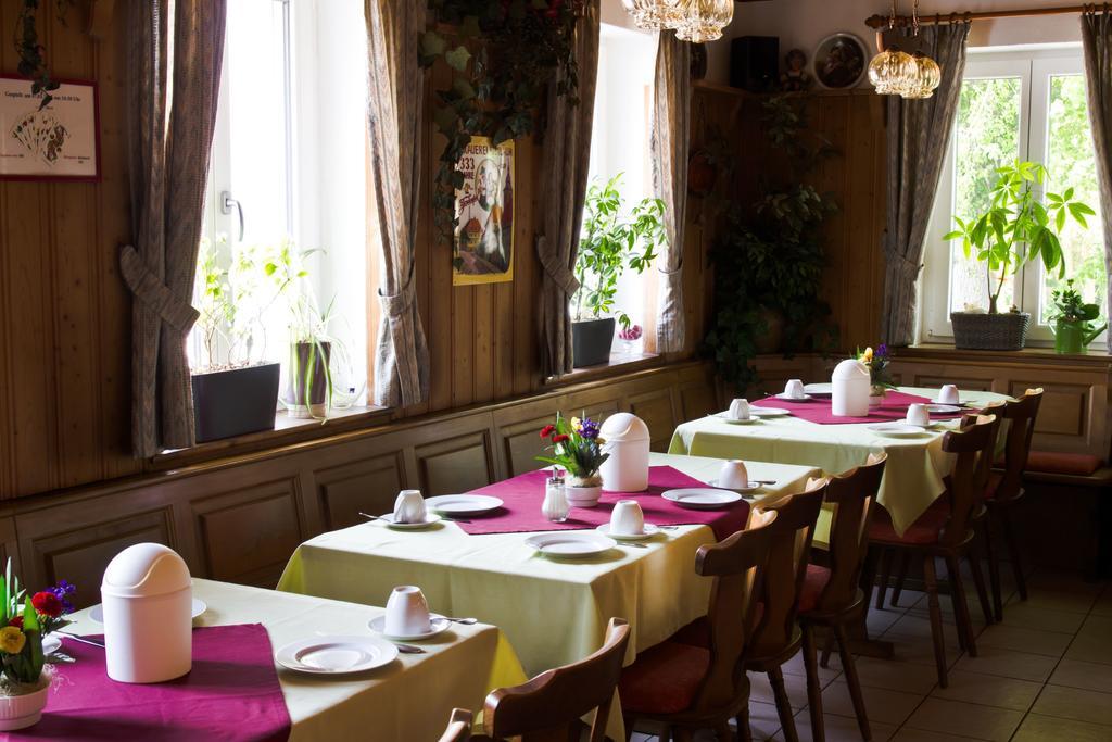 Gaestehaus Zur Kurve Цирндорф Екстер'єр фото